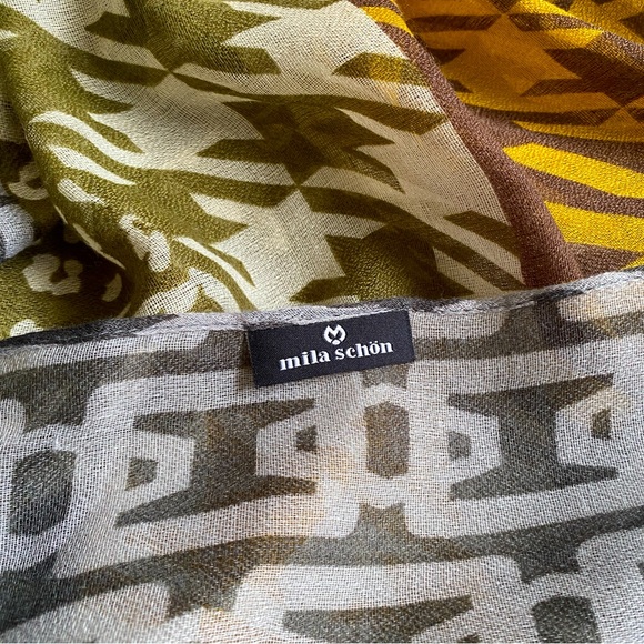 Huge 40x75” Multiprint Mila Schon Scarf - Picture 4 of 5